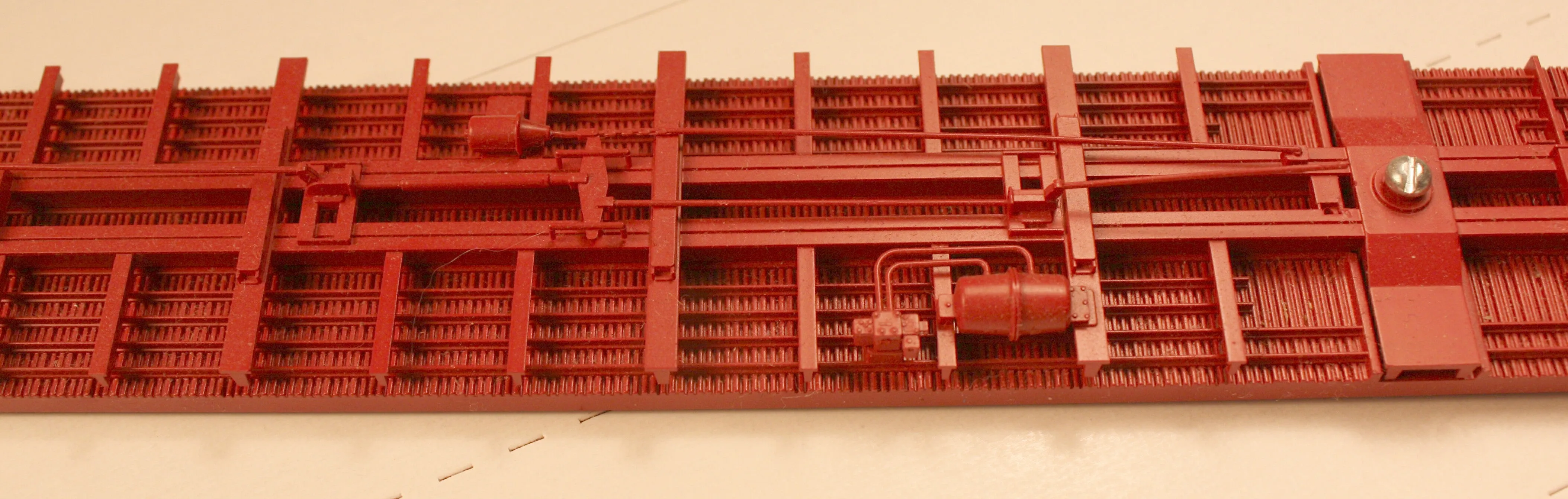 #29304 Rd   60 ft box car underframe  (box car red)