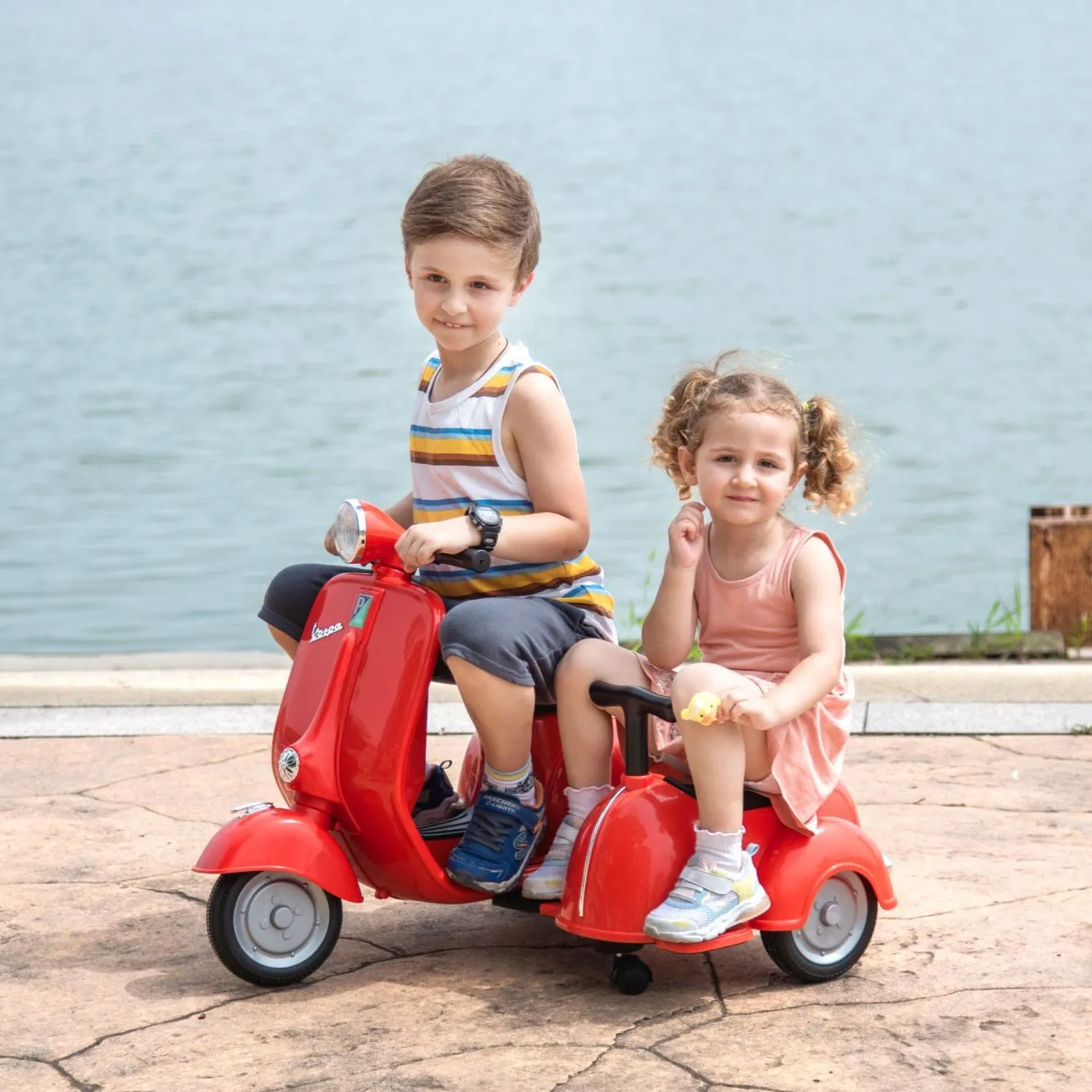 6V LICENSED Vespa Scooter Motorcycle with Side Car for kids, Red