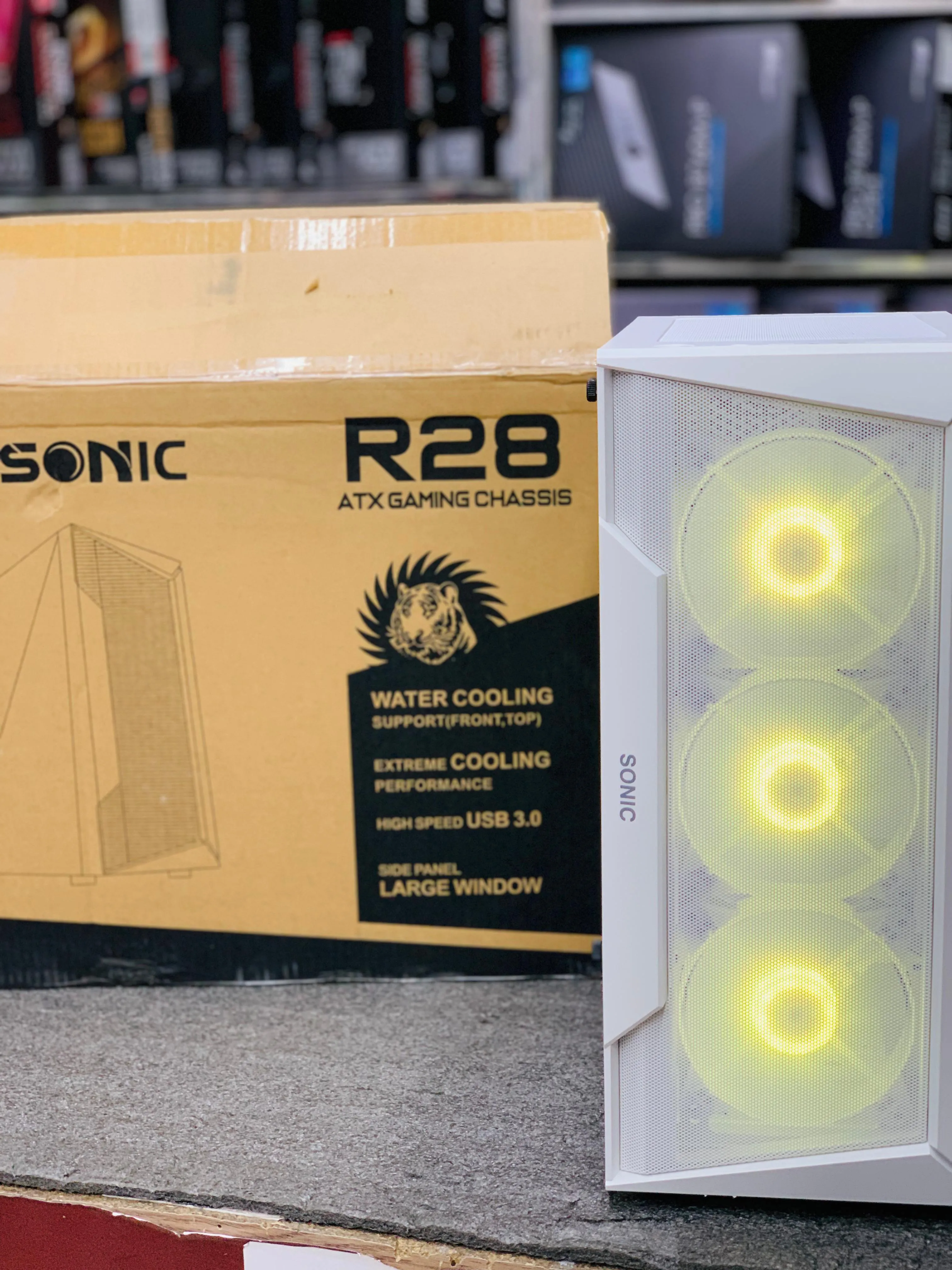 Sonic Casing R28 White 3 RGB Fans